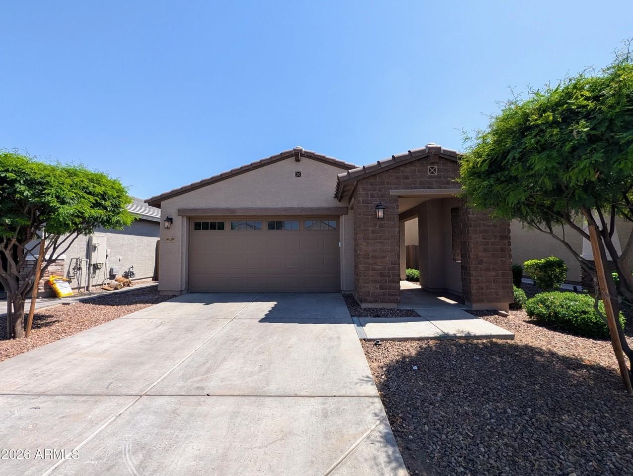 9509 W Sells Dr - Photo 3 of 50
