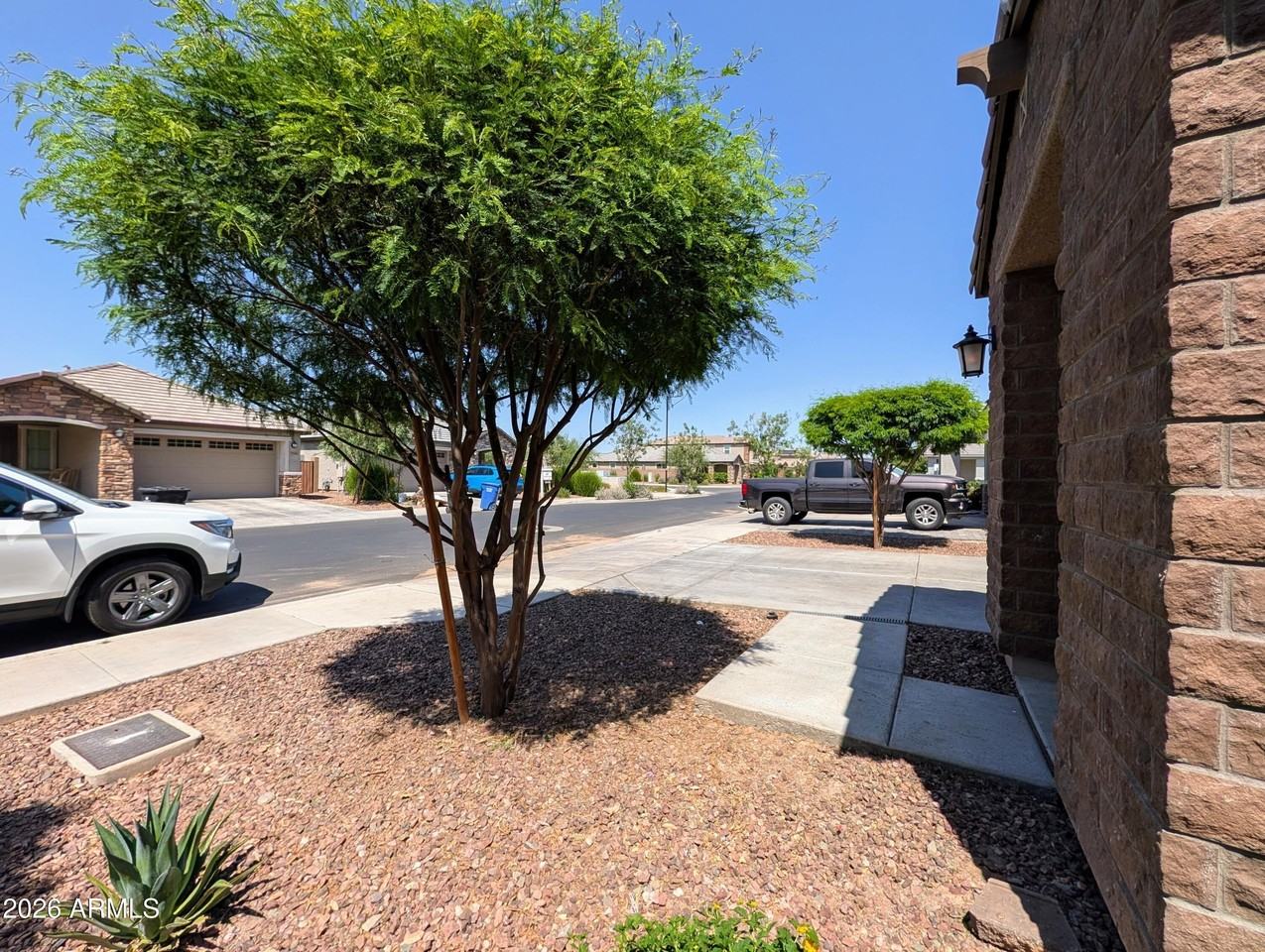 9509 W Sells Dr - Photo 6 of 50