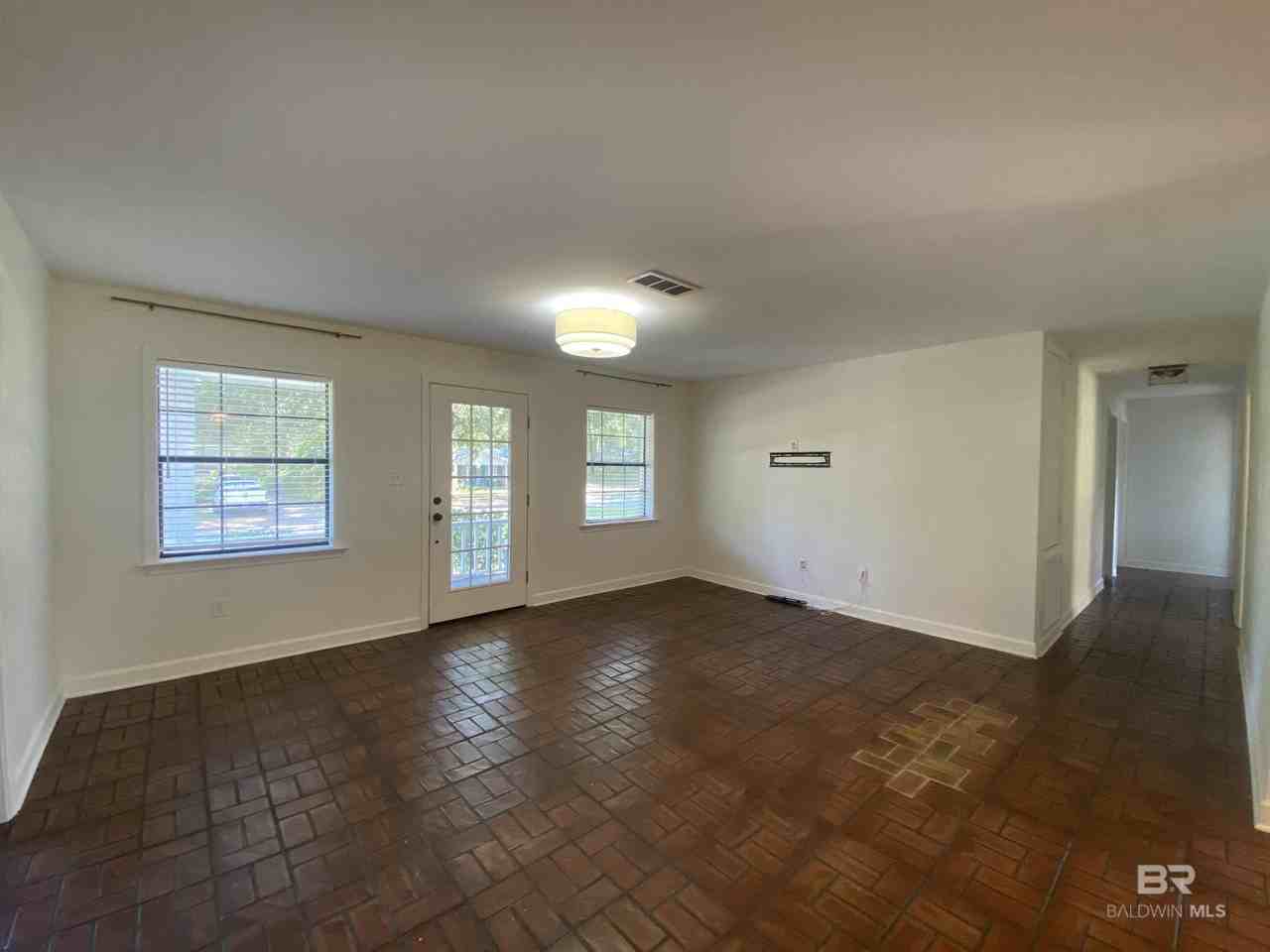 105 Sara Ave N - Photo 2 of 13