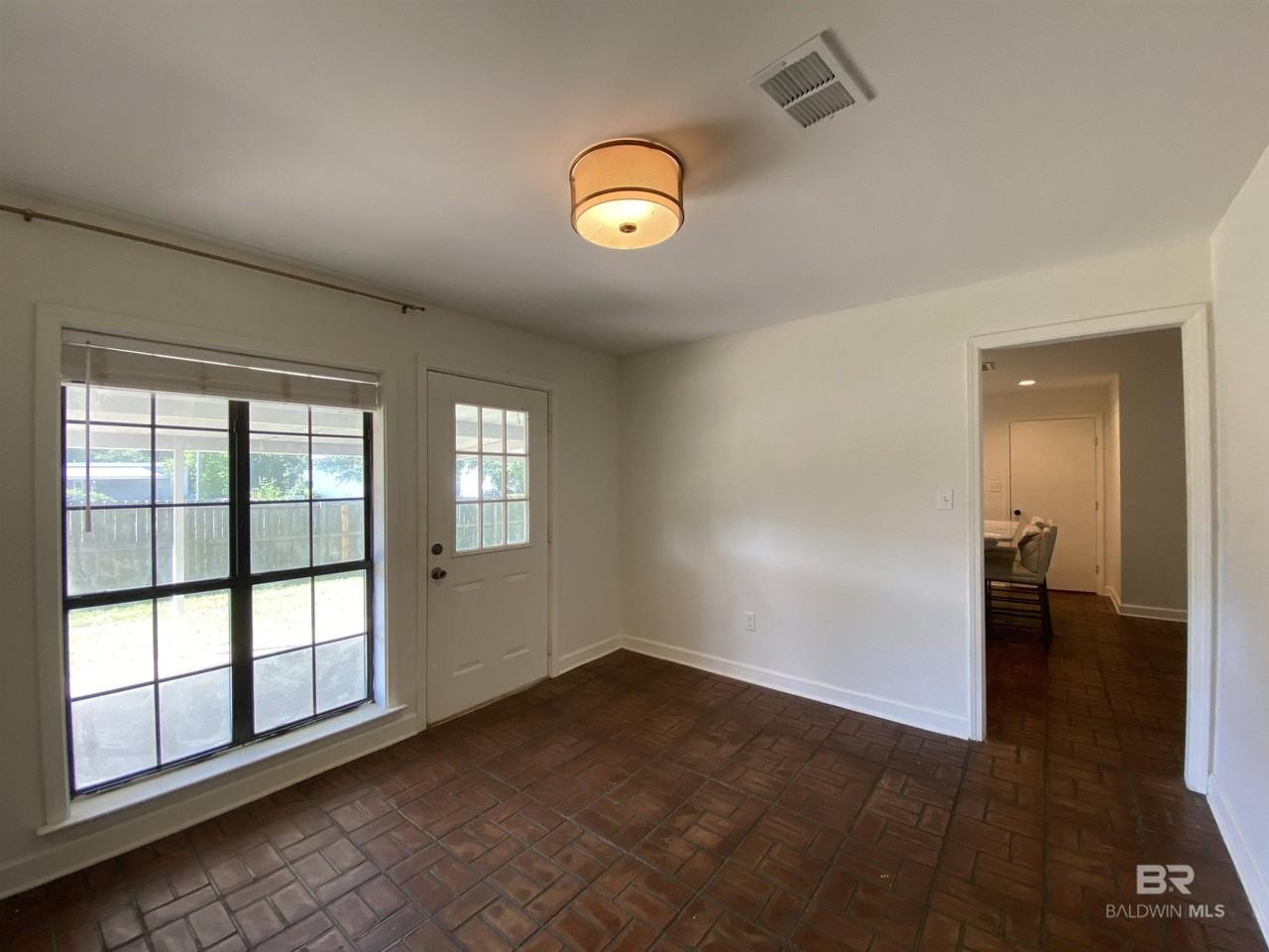 105 Sara Ave N - Photo 4 of 13