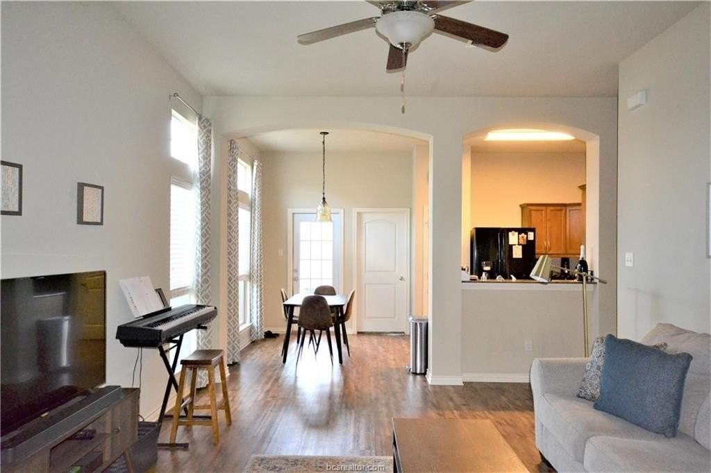 2814 Silver Oak Dr - Photo 3 of 11