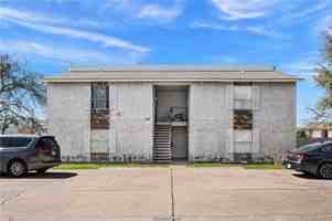 featured image of 1526 Pine Ridge Dr #D