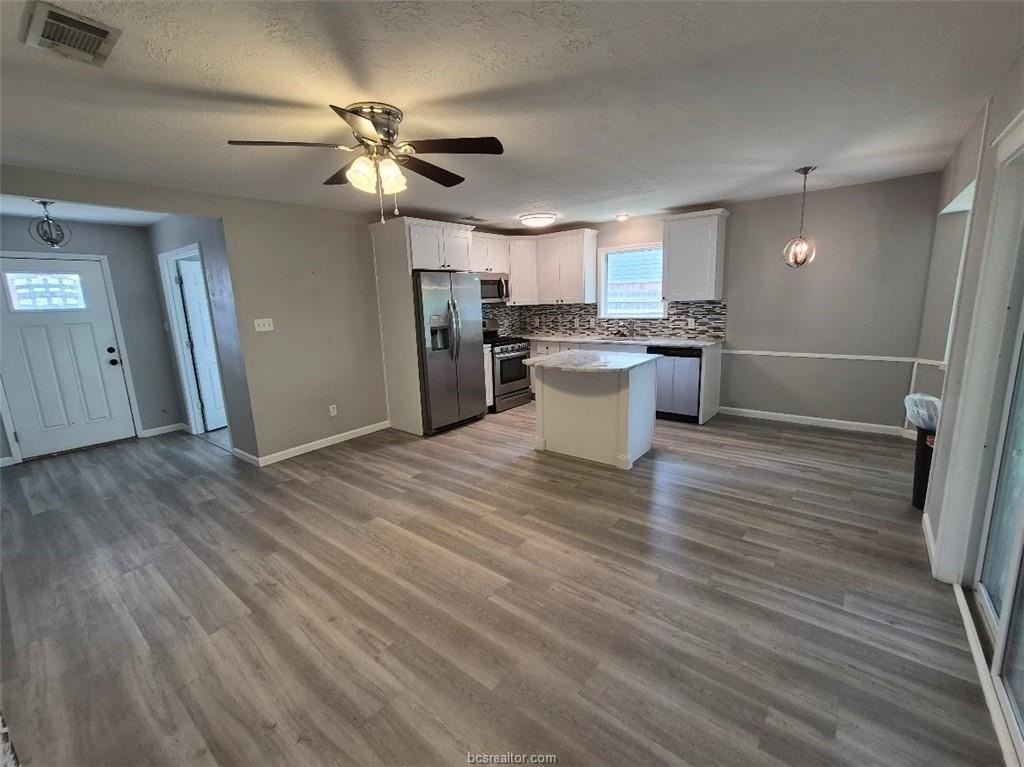 1409 Broadmoor Dr - Photo 6 of 15
