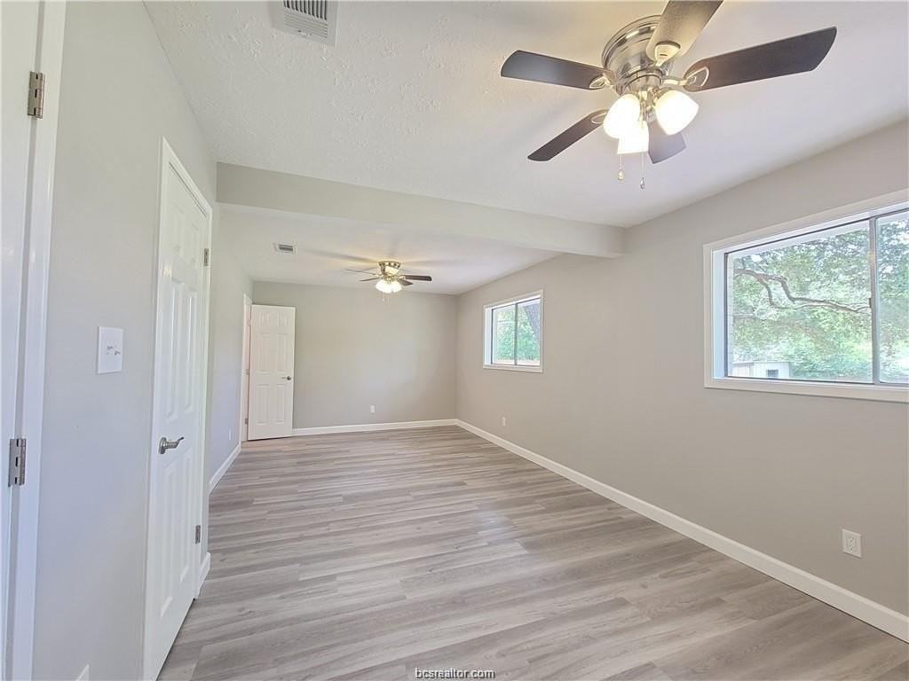1409 Broadmoor Dr - Photo 7 of 15