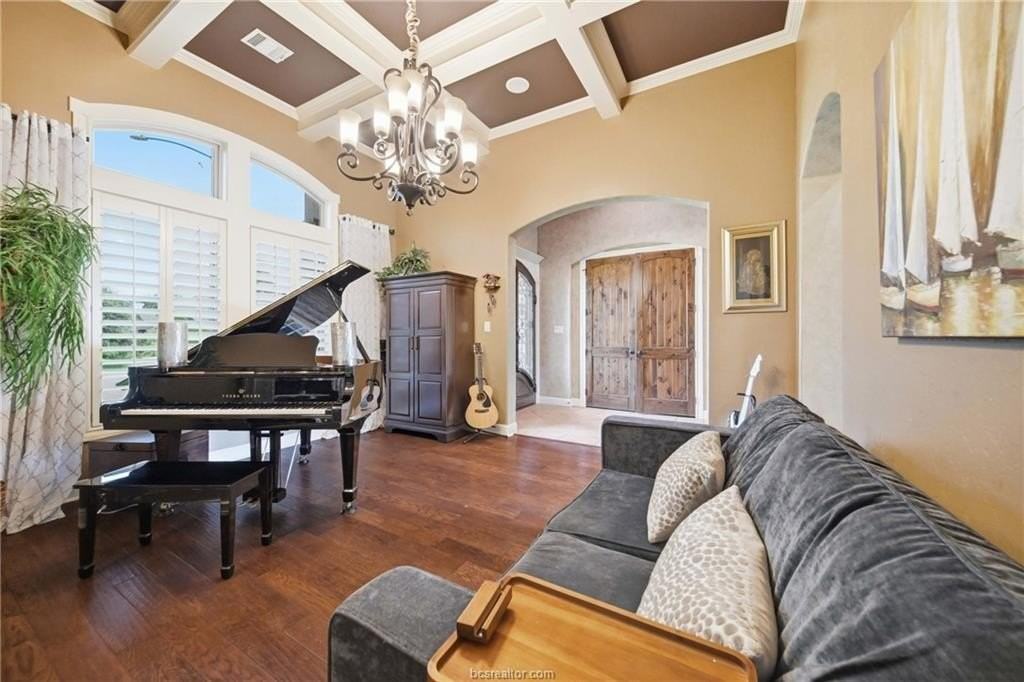 2404 Lancaster Ct - Photo 4 of 31