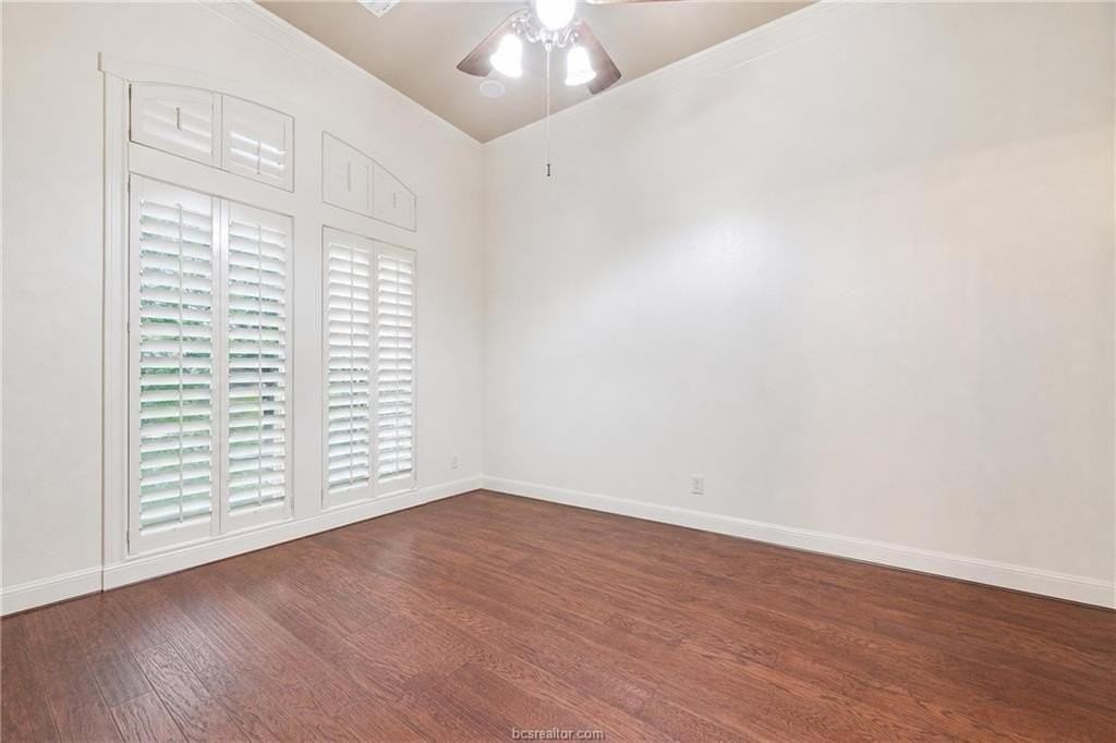 2404 Lancaster Ct - Photo 5 of 31