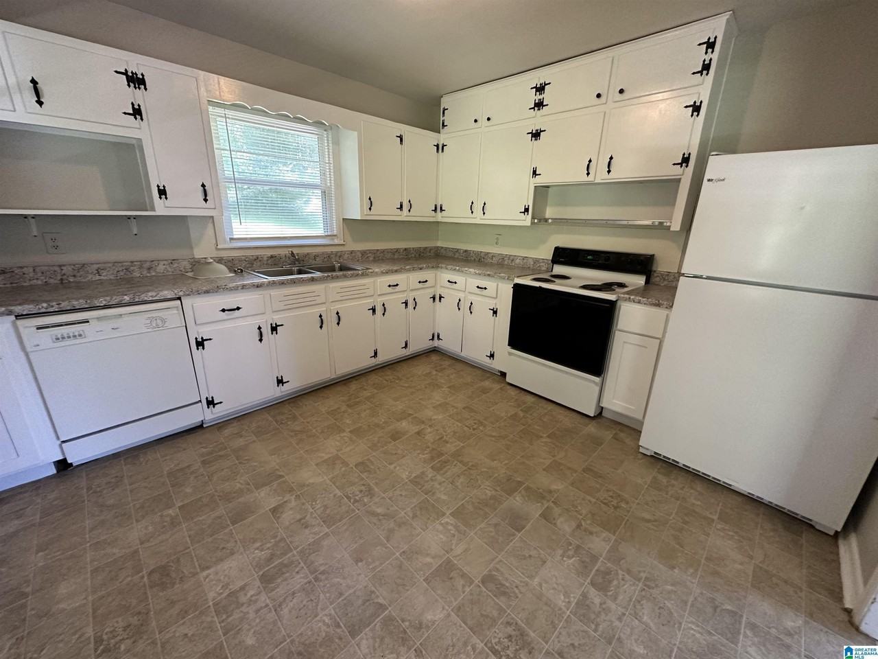2228 5th St Ne - Photo 2 of 8