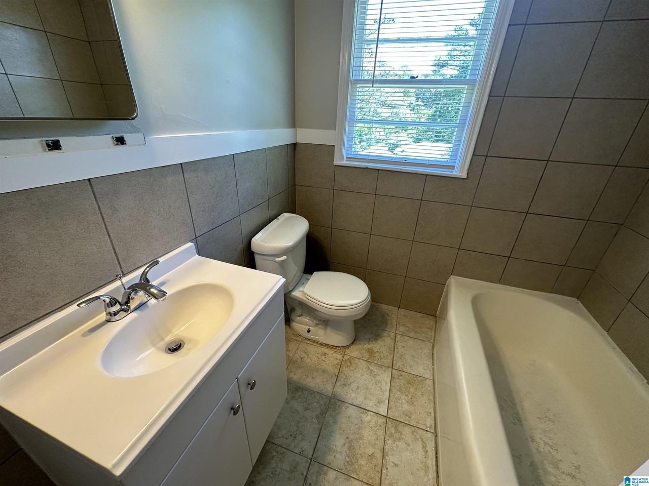 2228 5th St Ne - Photo 6 of 8