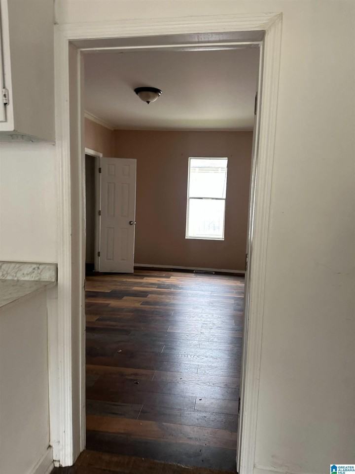 1304 Avenue G - Photo 7 of 20