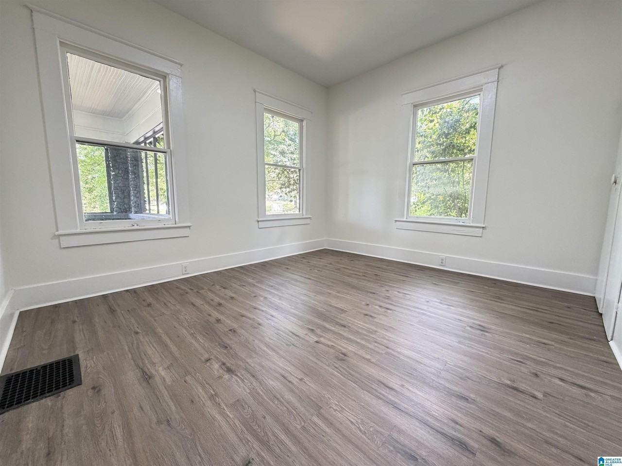 1225 Ford Ave - Photo 4 of 18