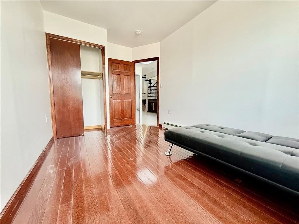 837 55th St #4R - Photo 3 of 10