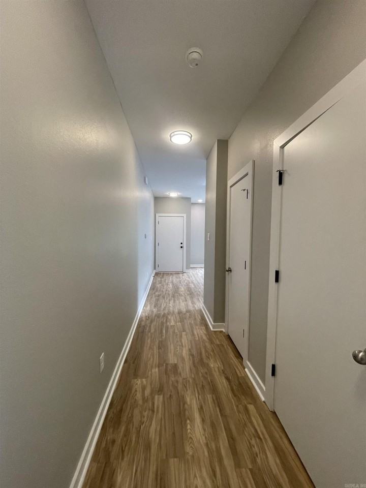 717 W 32nd St - Photo 4 of 10
