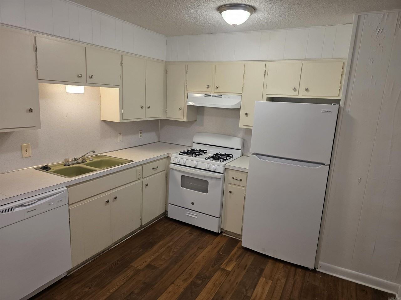 2104 Virginia Dr #B - Photo 2 of 7