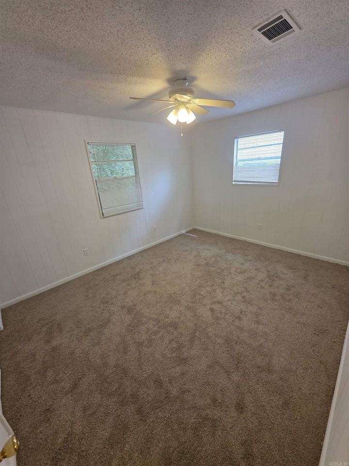 2104 Virginia Dr #B - Photo 3 of 7