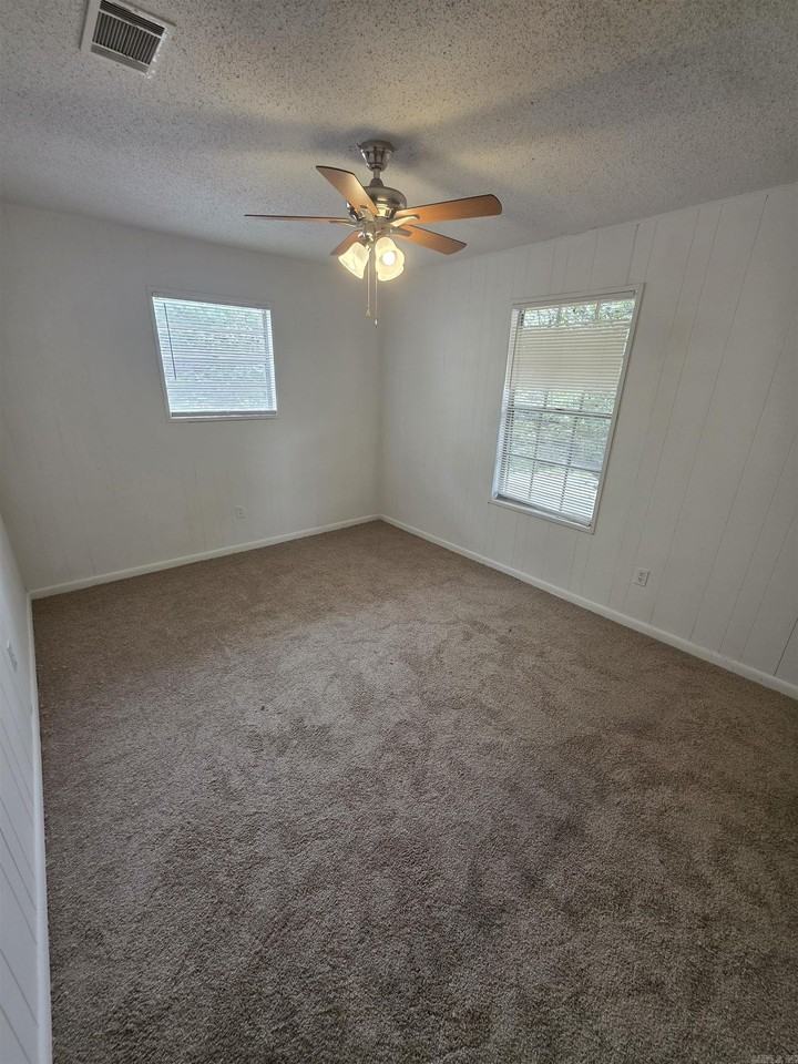 2104 Virginia Dr #B - Photo 6 of 7