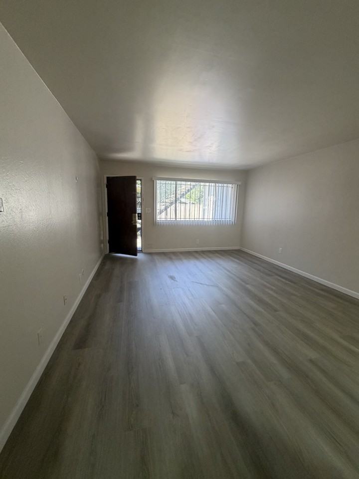 2333 Humboldt Avenue - Photo 3 of 11