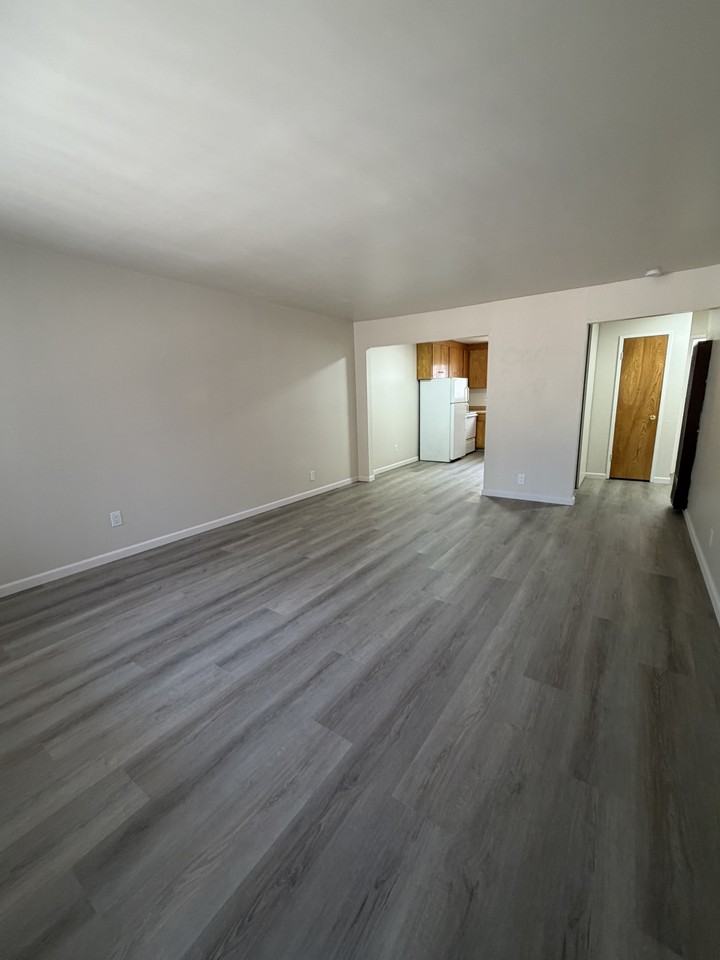 2333 Humboldt Avenue - Photo 4 of 11