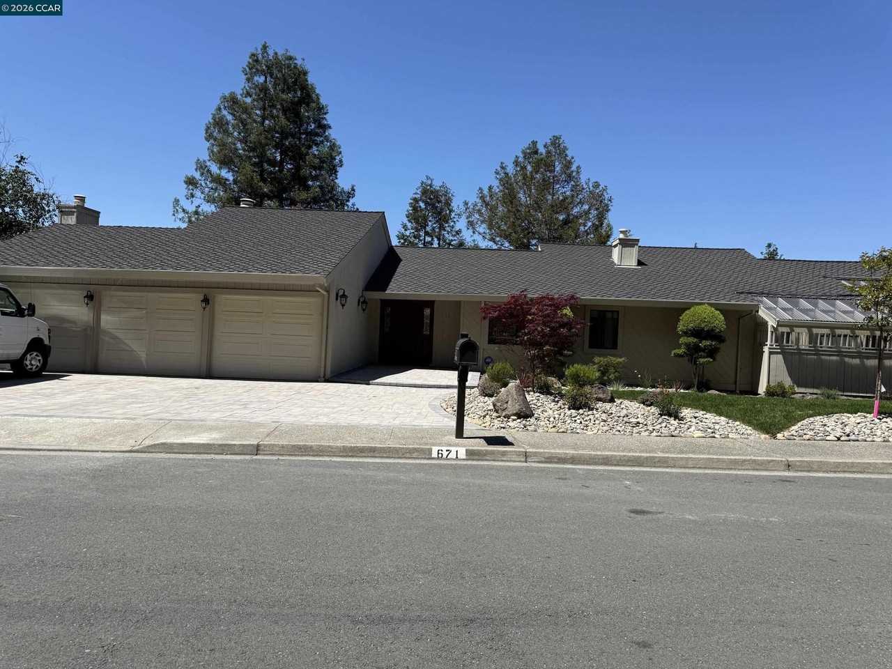 671 Ironbark Cir - Photo 2 of 33