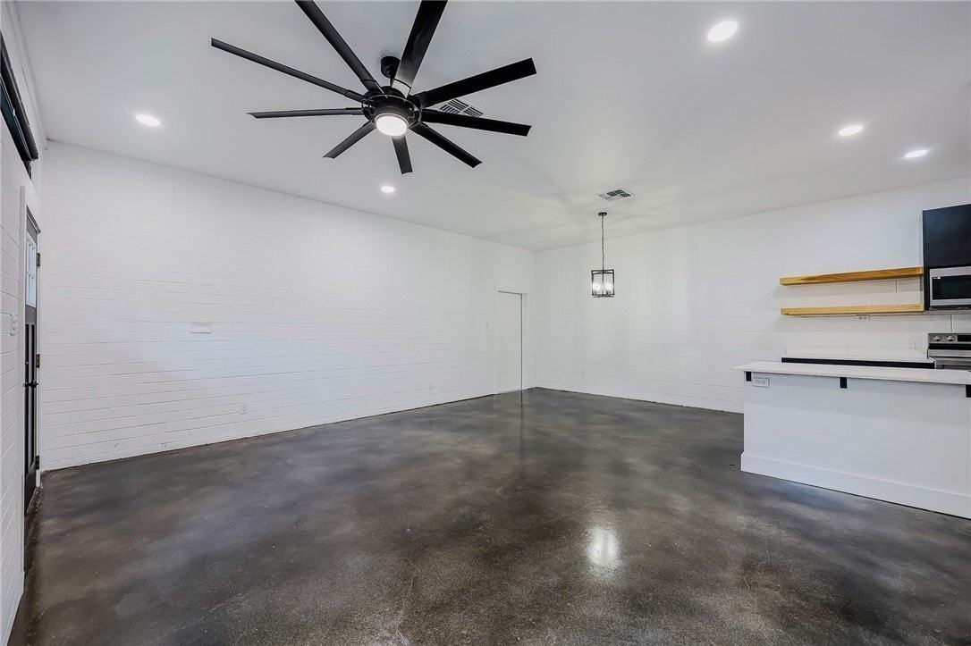 626 Glazebrook St #B - Photo 3 of 21