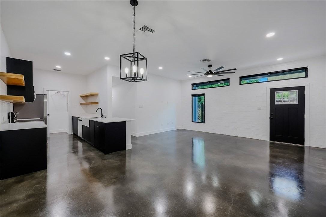 626 Glazebrook St #B - Photo 4 of 21