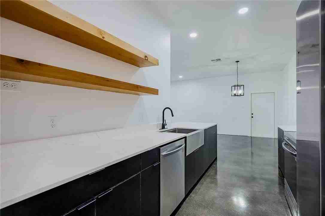 626 Glazebrook St #B - Photo 7 of 21