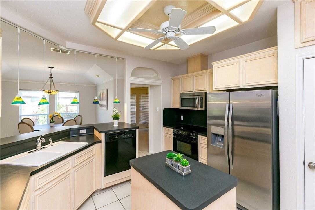 7005 Madiera Dr - Photo 4 of 28