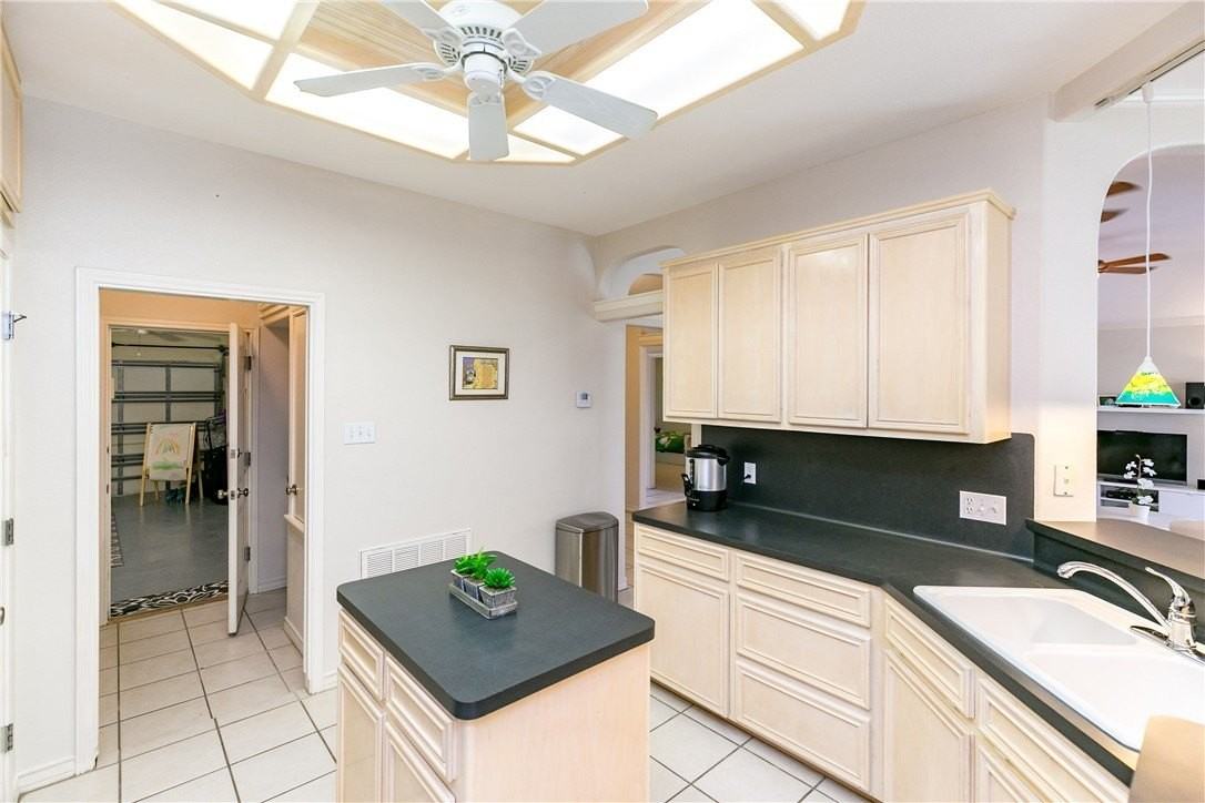 7005 Madiera Dr - Photo 5 of 28