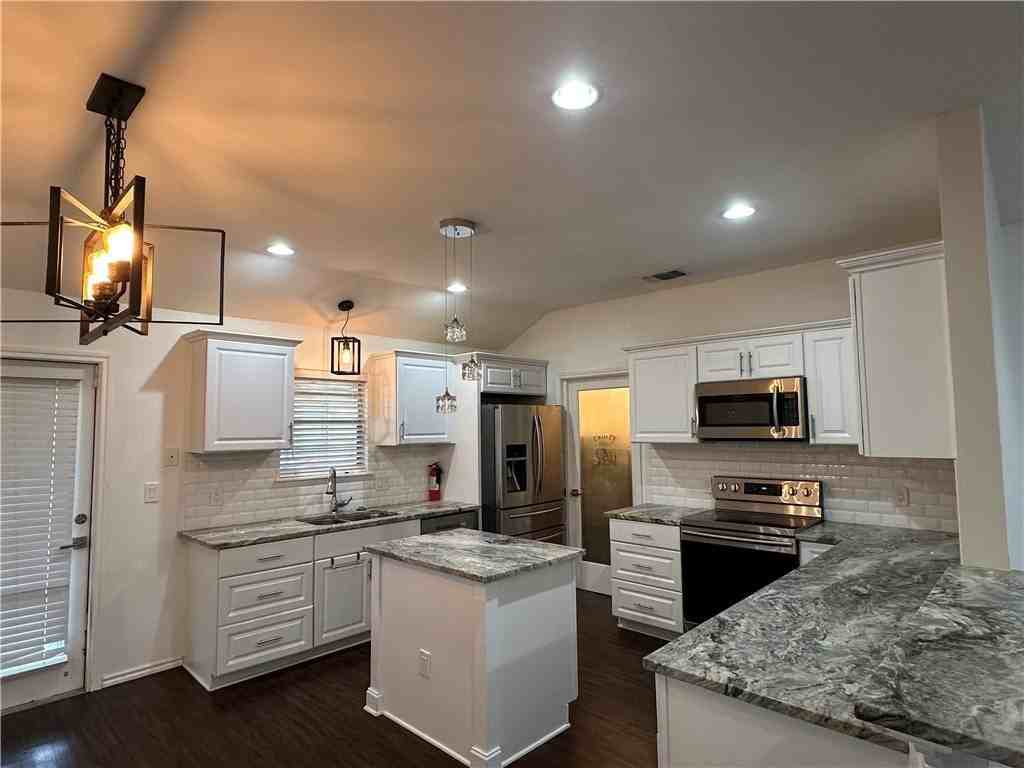 7822 Fox Dr - Photo 4 of 27