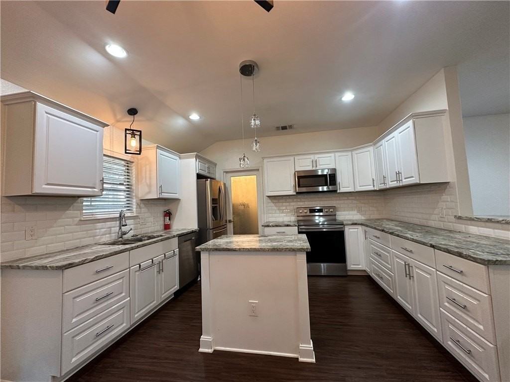 7822 Fox Dr - Photo 6 of 27