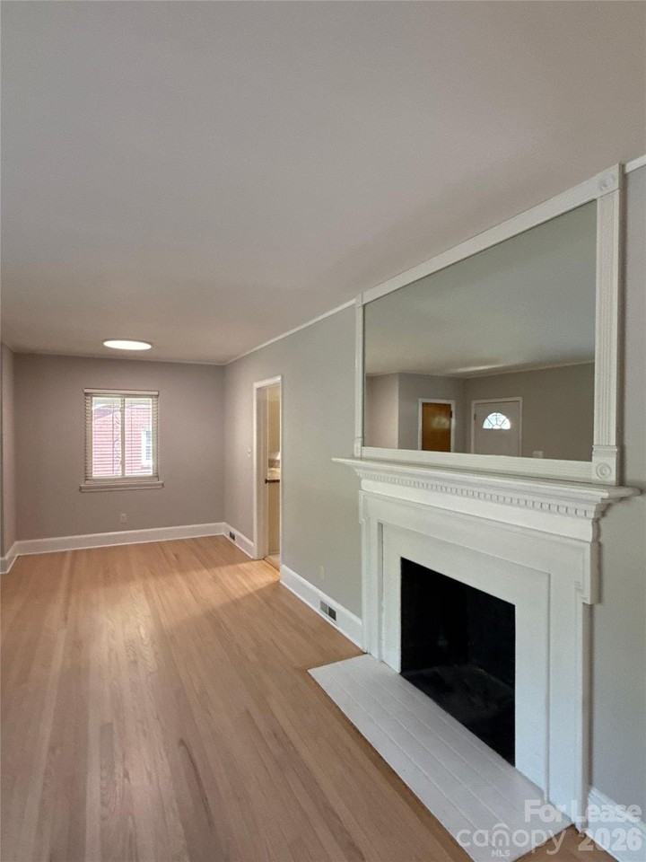 932 Hickory Nut St - Photo 5 of 18