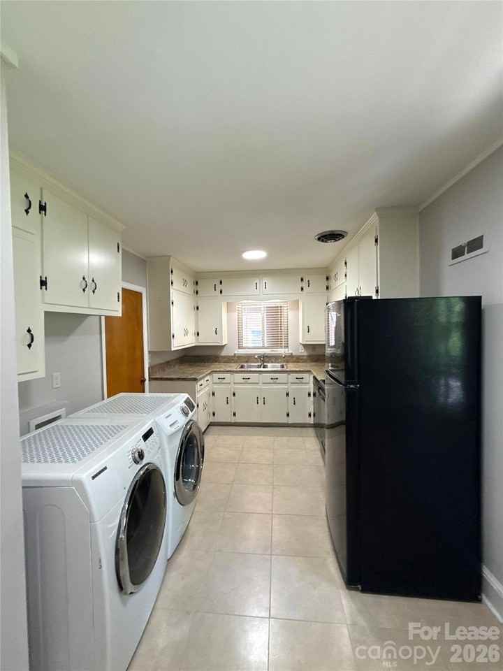 932 Hickory Nut St - Photo 7 of 18