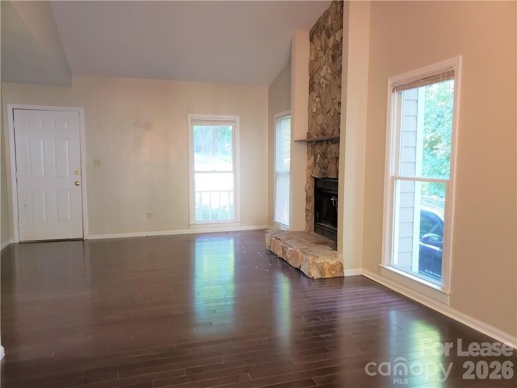 3317 Windsor Dr - Photo 3 of 20