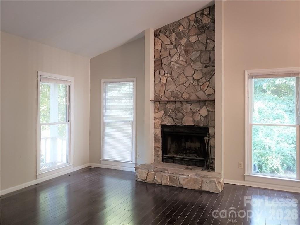 3317 Windsor Dr - Photo 4 of 20
