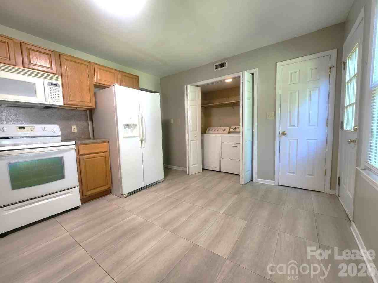 3317 Windsor Dr - Photo 7 of 20