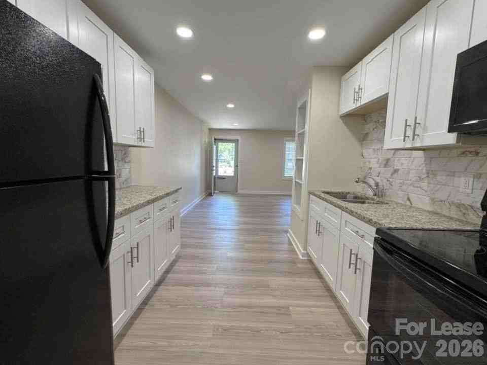 19612 Oak St #7 - Photo 5 of 12