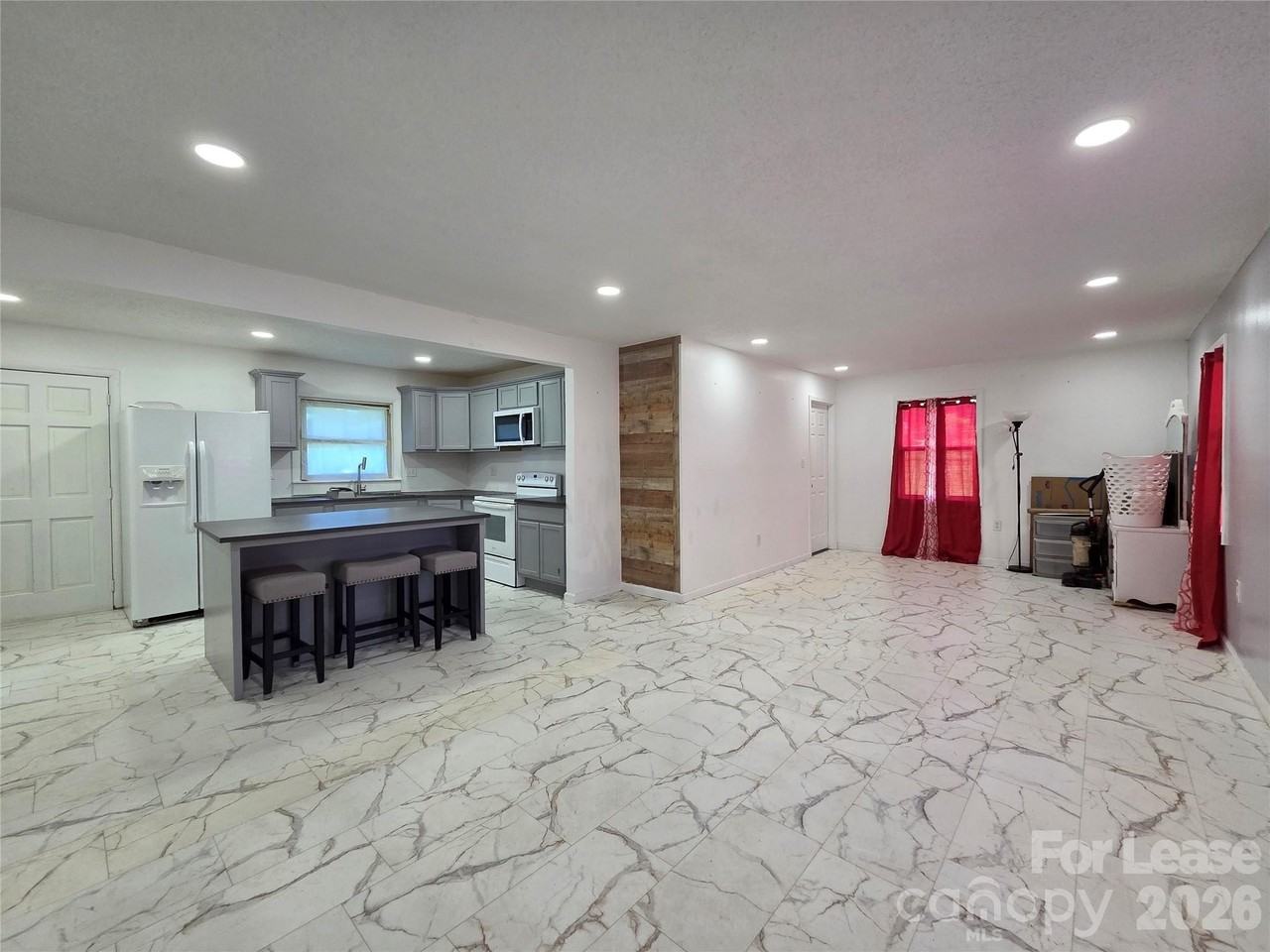 117 Oakview Dr - Photo 2 of 16