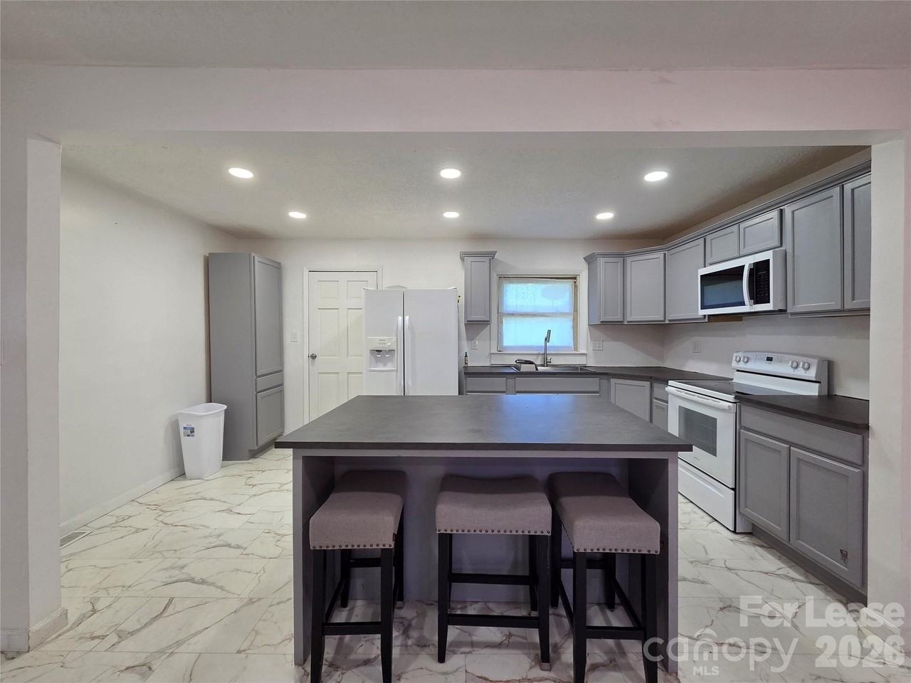 117 Oakview Dr - Photo 3 of 16