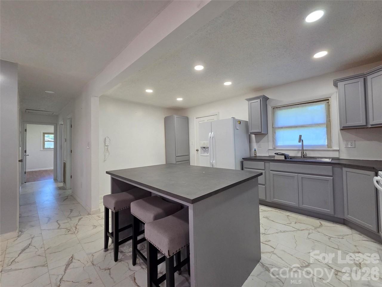 117 Oakview Dr - Photo 4 of 16