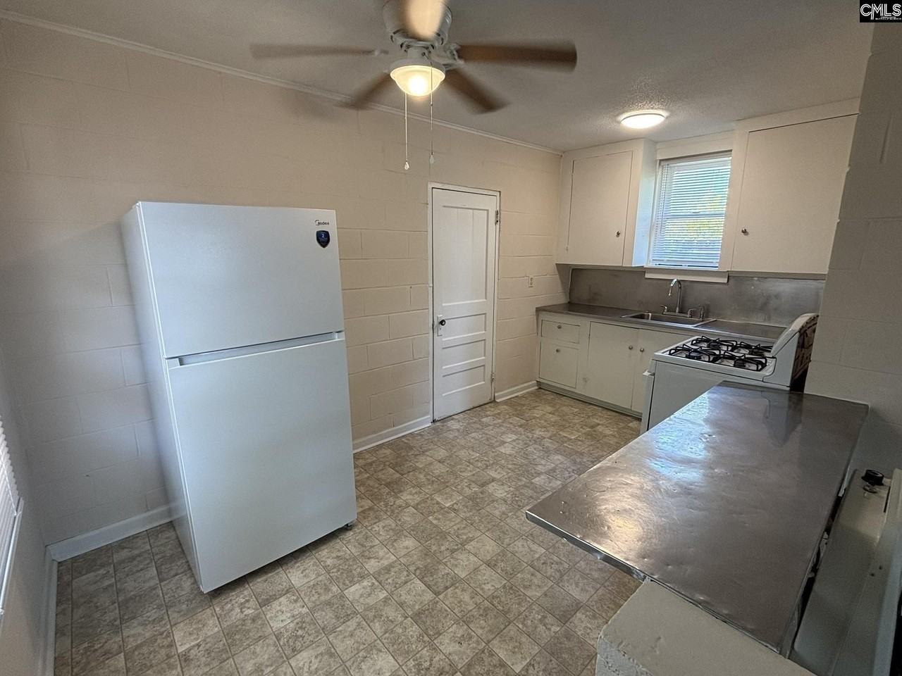 611 Oakland Ave - Photo 5 of 9