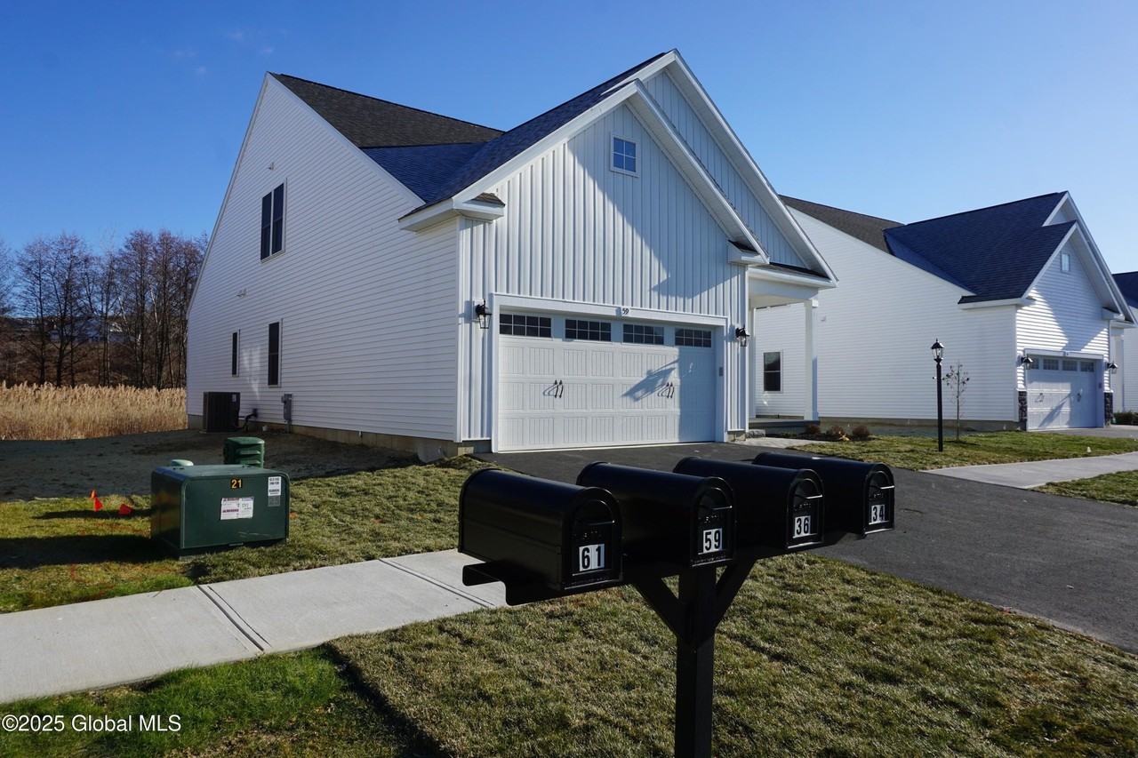 59 Nantucket St - Photo 2 of 33