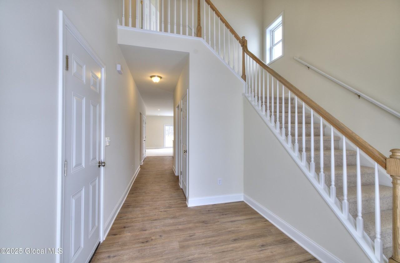 59 Nantucket St - Photo 4 of 33