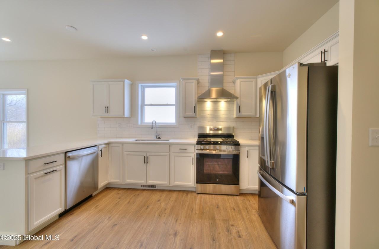 59 Nantucket St - Photo 6 of 33