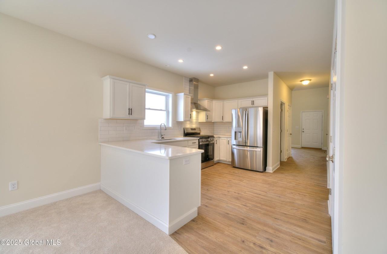 59 Nantucket St - Photo 7 of 33