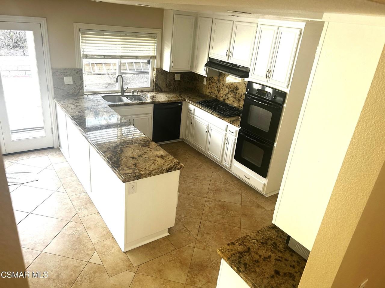 12788 Summer St - Photo 6 of 12