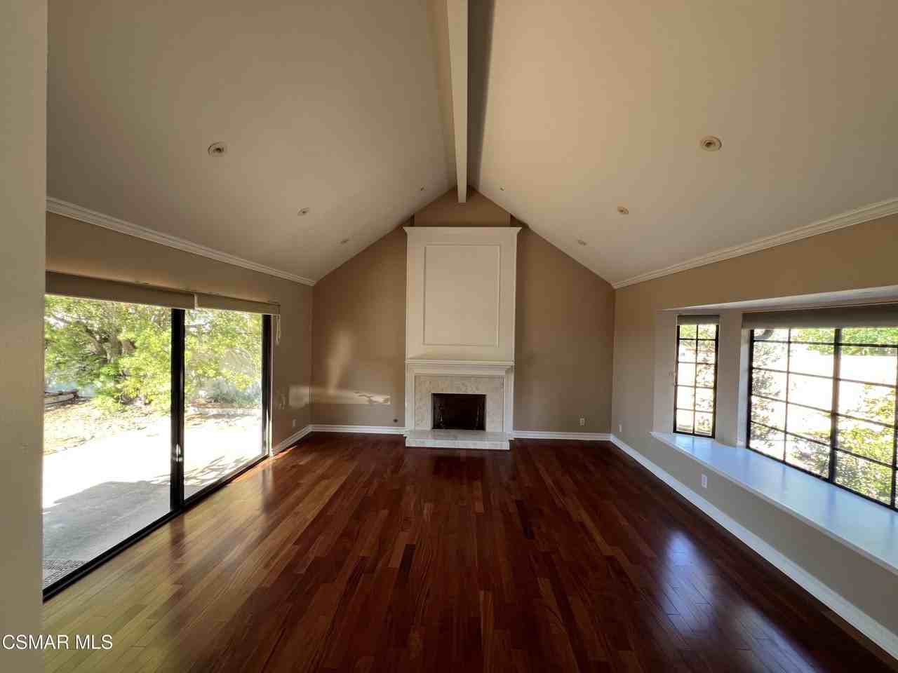 261 Scarborough St - Photo 2 of 19