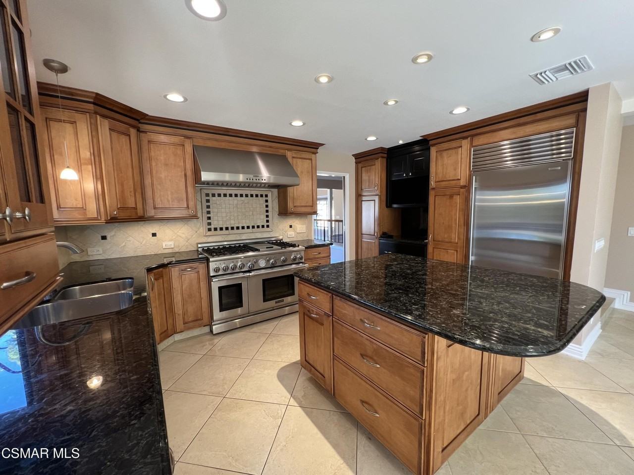 261 Scarborough St - Photo 4 of 19