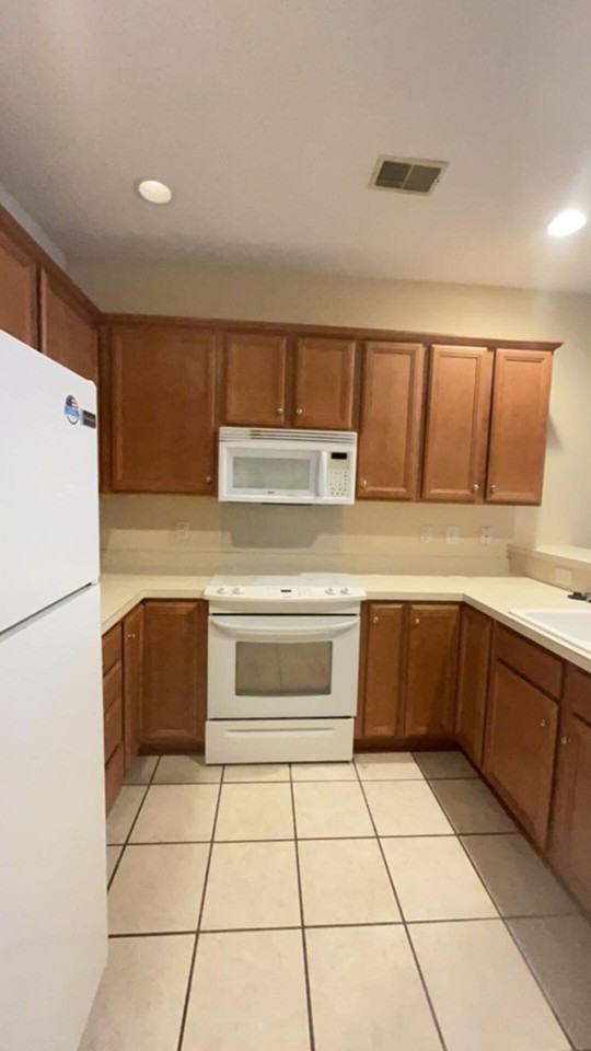 121 Steeple Point Ct - Photo 4 of 16