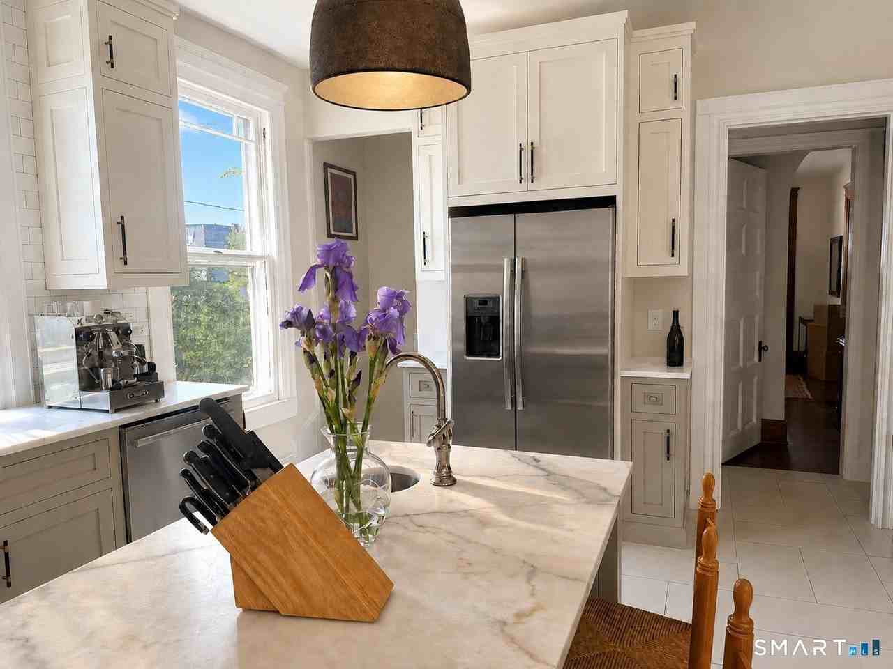 4 Morgan Ave - Photo 5 of 37