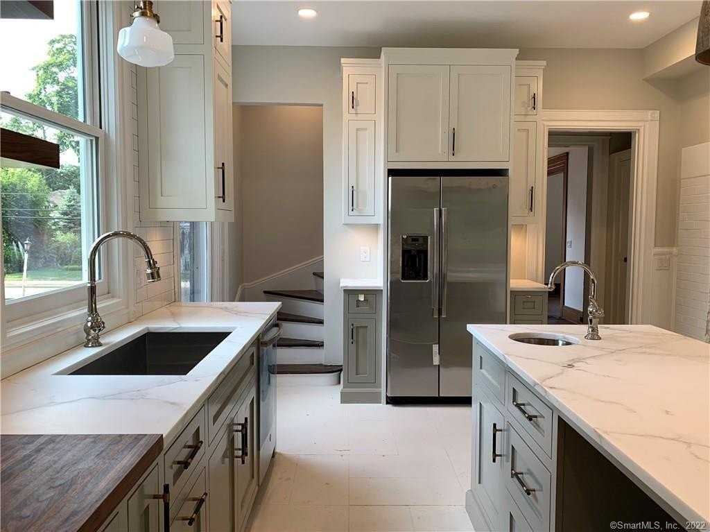 4 Morgan Ave - Photo 7 of 37