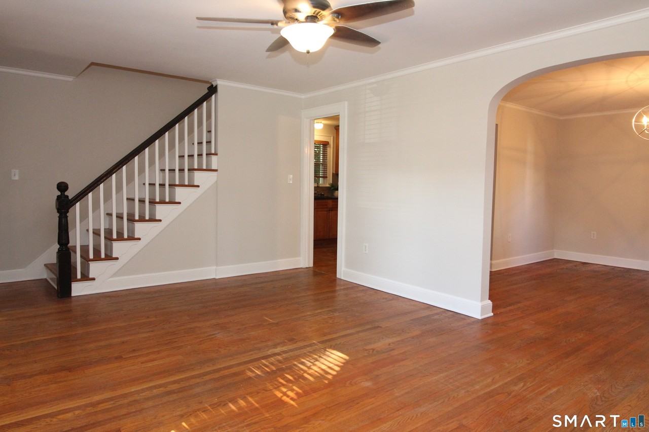 53 Lilac Ave - Photo 3 of 24